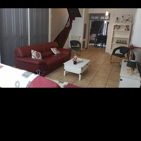 Belle Maison Avec Petit Jardin Et Cour A 10Mn Du Tres Beau Lac De Sidiailles. Le Chatelet  Luaran gambar